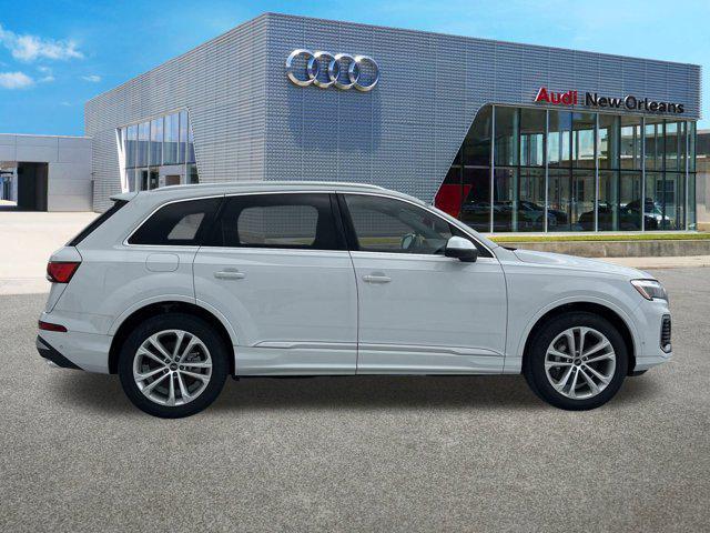 new 2025 Audi Q7 car, priced at $69,733