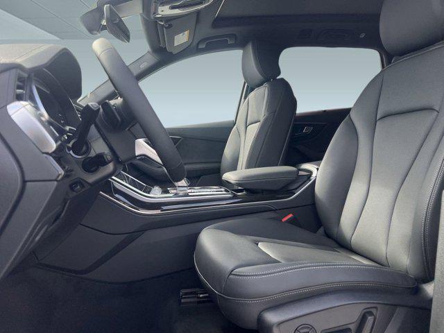 new 2025 Audi Q7 car, priced at $72,152