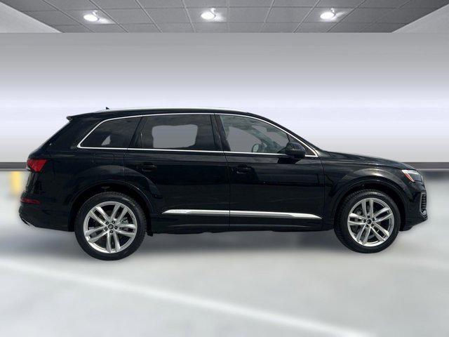 new 2025 Audi Q7 car, priced at $72,152