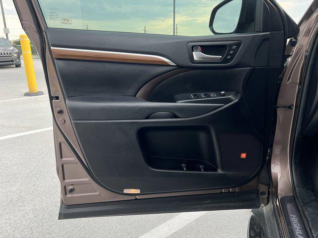 used 2019 Toyota Highlander car, priced at $25,999