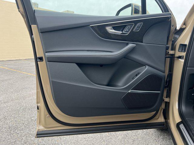 new 2025 Audi Q7 car, priced at $71,621
