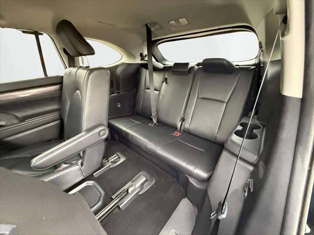 used 2020 Toyota Highlander car, priced at $25,995