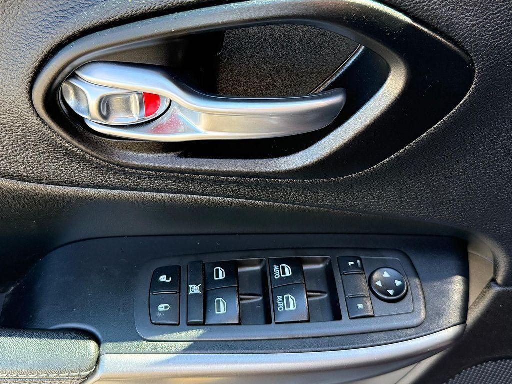 used 2021 Jeep Cherokee car, priced at $25,484