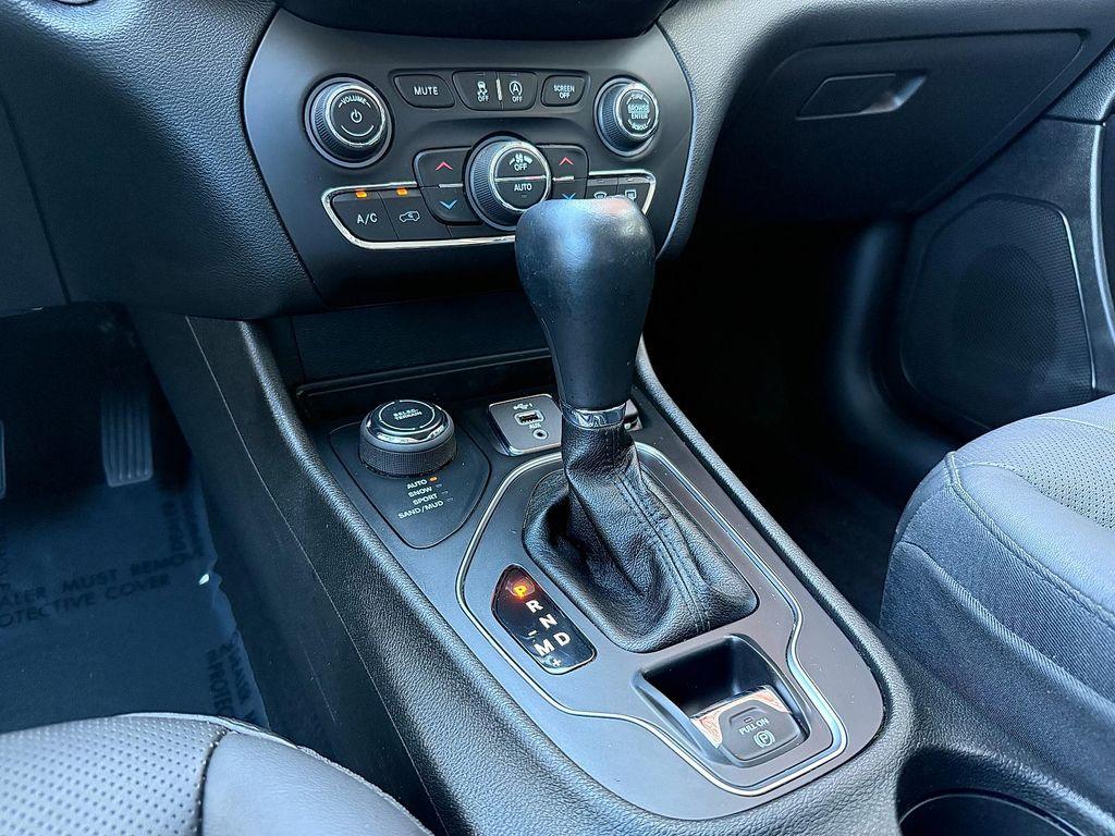 used 2021 Jeep Cherokee car, priced at $25,484