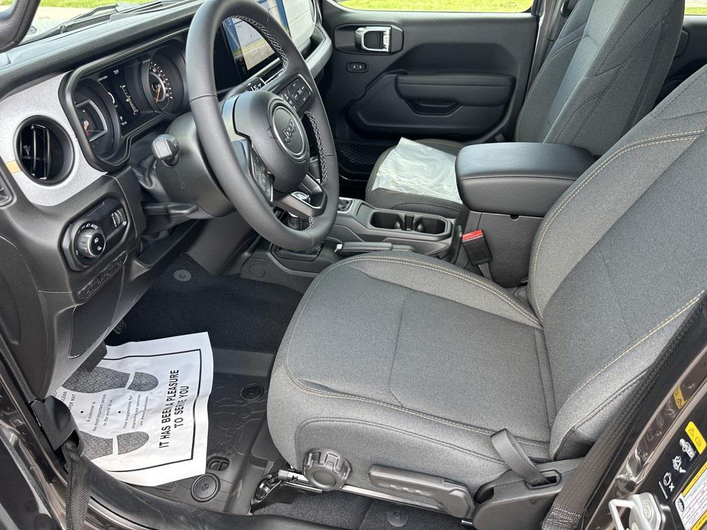 new 2025 Jeep Gladiator car, priced at $47,649