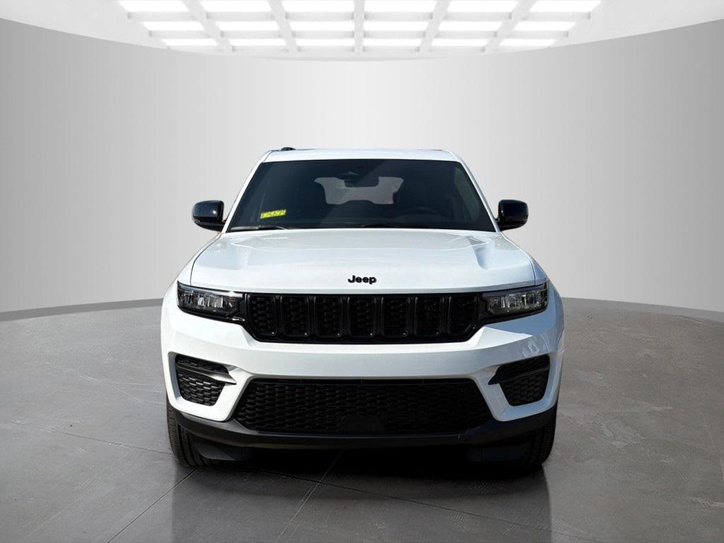 new 2025 Jeep Grand Cherokee car, priced at $47,780