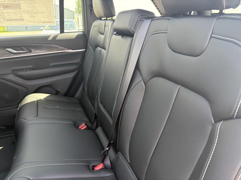 new 2025 Jeep Grand Cherokee car, priced at $49,901