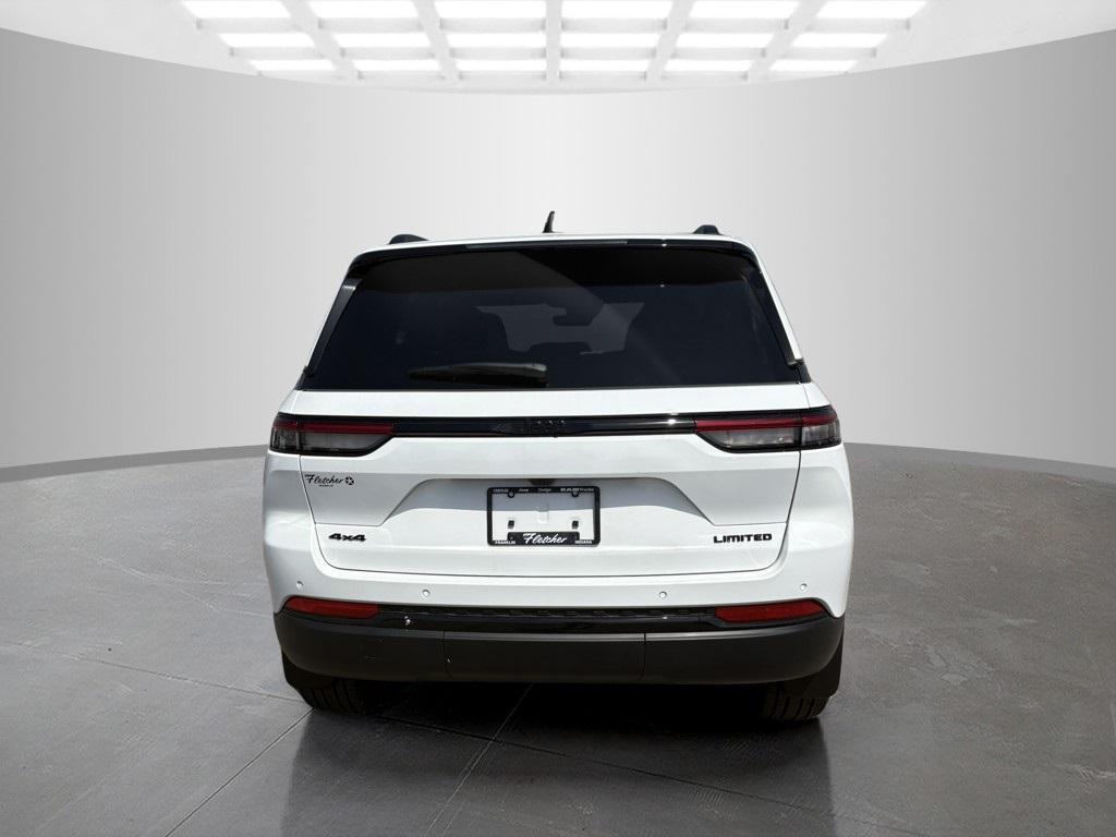 new 2025 Jeep Grand Cherokee car, priced at $49,901