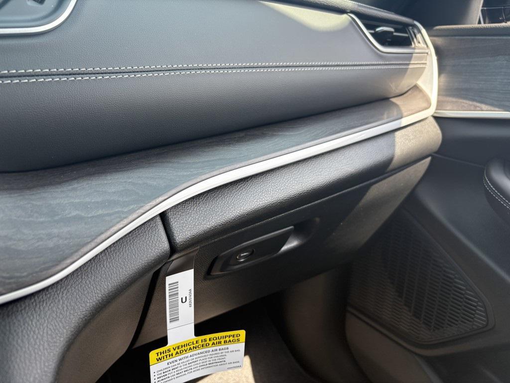 new 2025 Jeep Grand Cherokee car, priced at $49,901