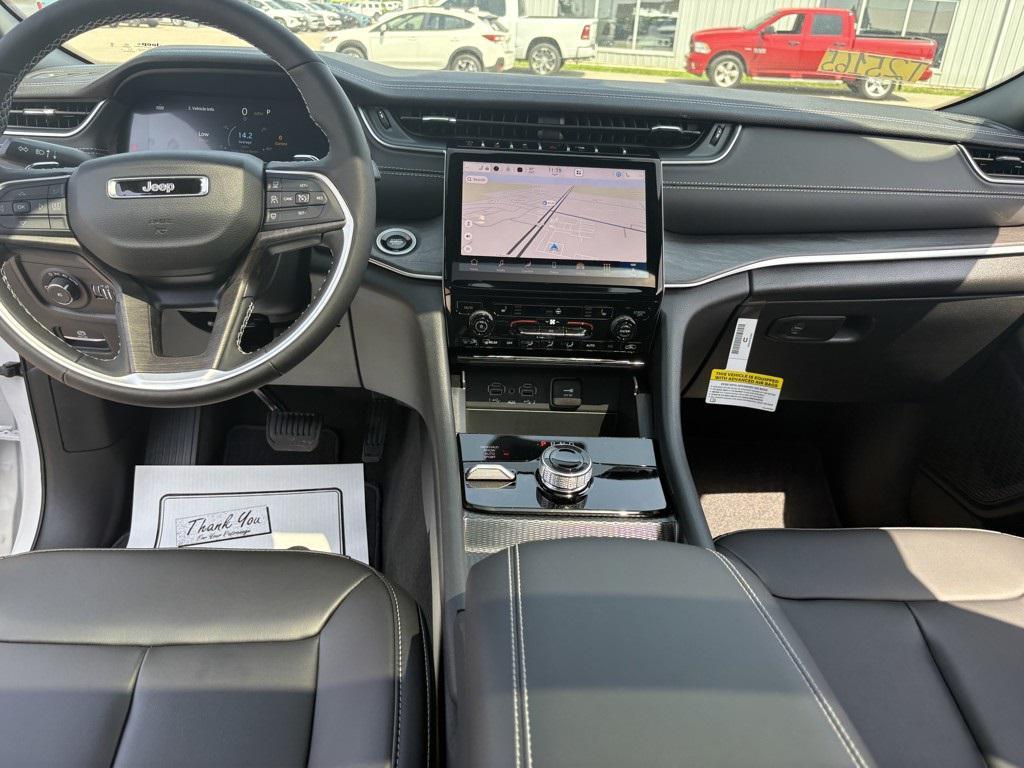 new 2025 Jeep Grand Cherokee car, priced at $49,901