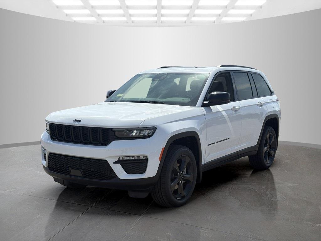 new 2025 Jeep Grand Cherokee car, priced at $49,901