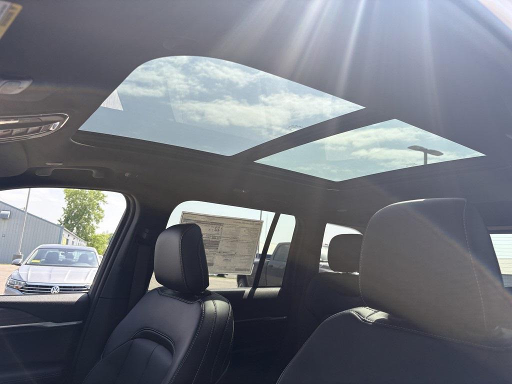 new 2025 Jeep Grand Cherokee car, priced at $49,901