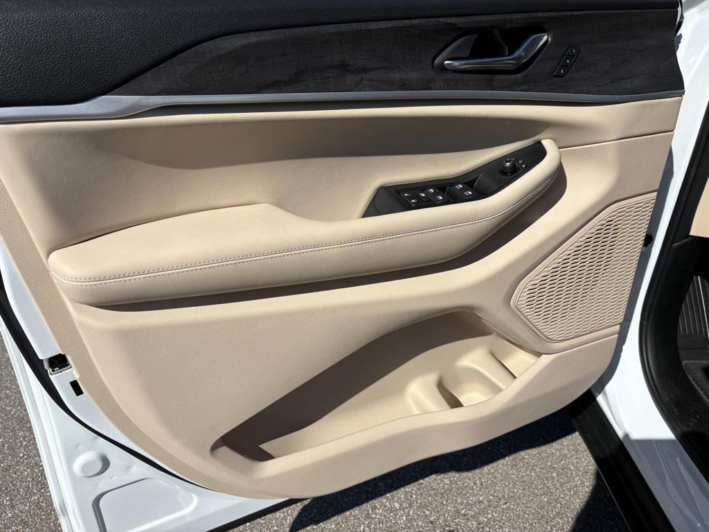 new 2025 Jeep Grand Cherokee L car, priced at $54,140