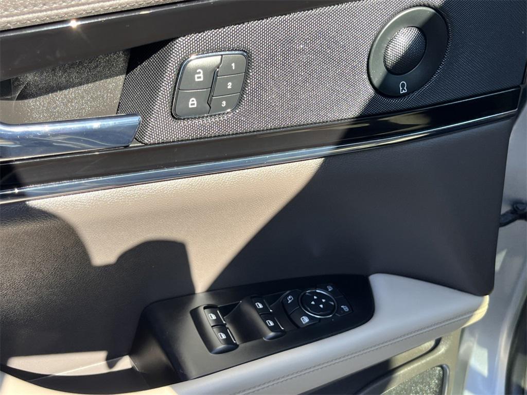 used 2021 Lincoln Nautilus car, priced at $33,105