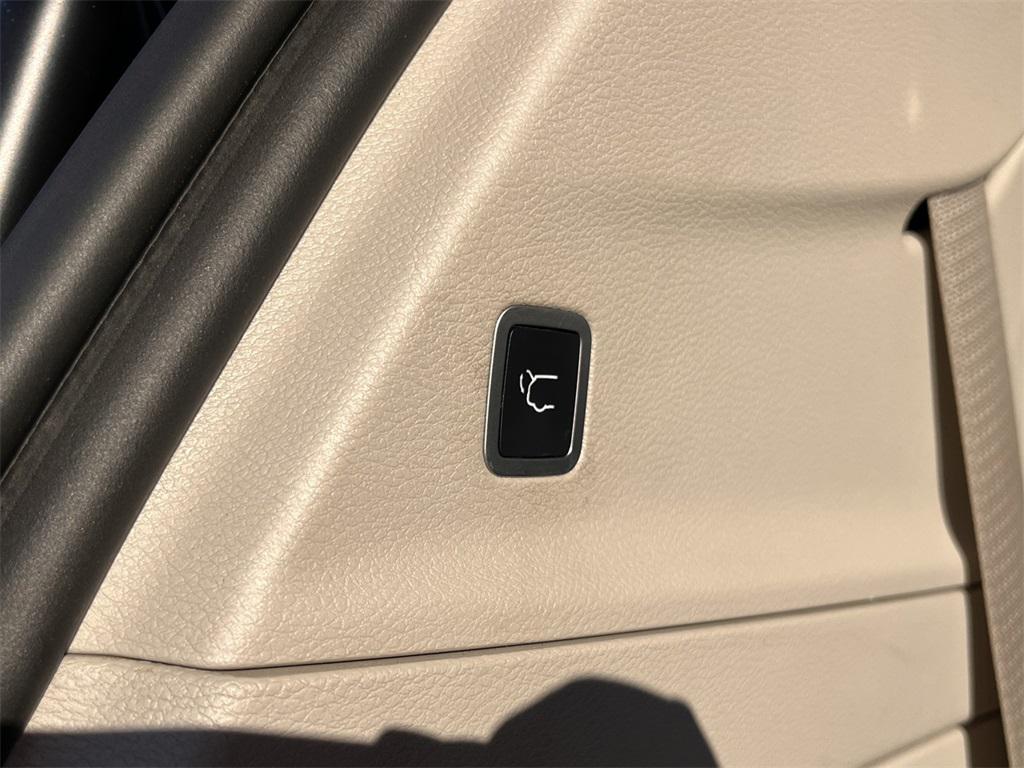 used 2019 Chrysler Pacifica car, priced at $18,425