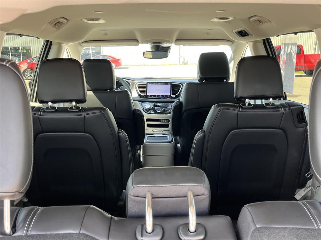 used 2024 Chrysler Pacifica car, priced at $35,417