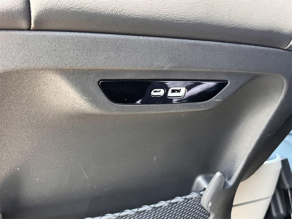 used 2024 Chrysler Pacifica car, priced at $35,417