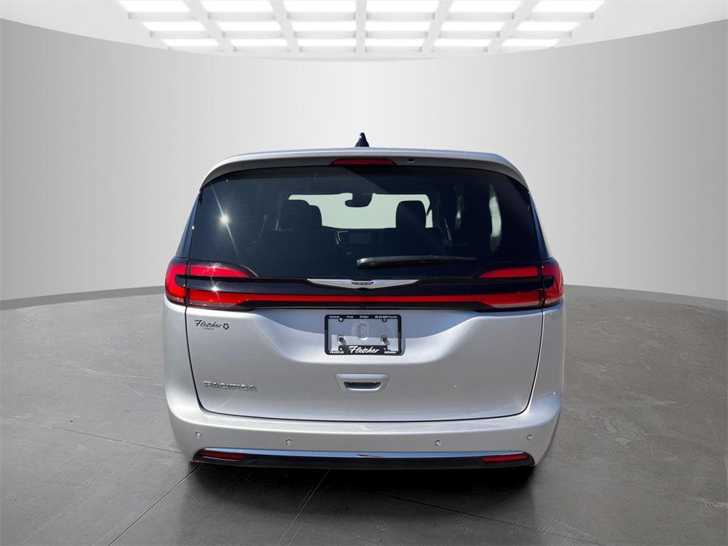 used 2024 Chrysler Pacifica car, priced at $35,417