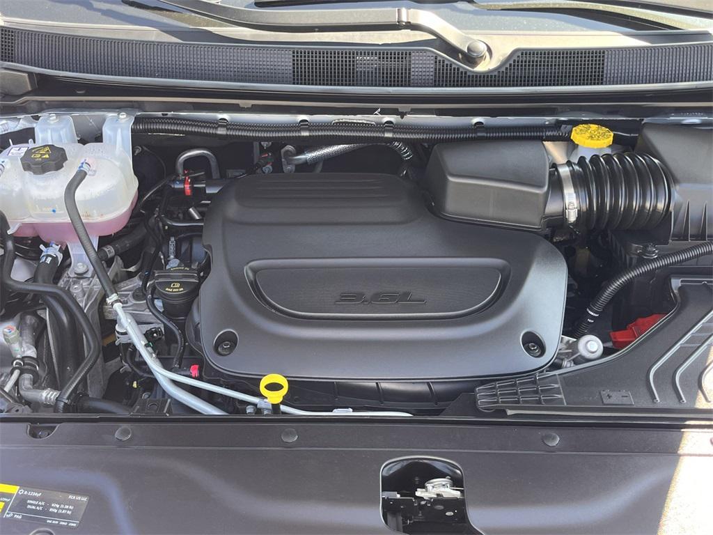 used 2024 Chrysler Pacifica car, priced at $35,417