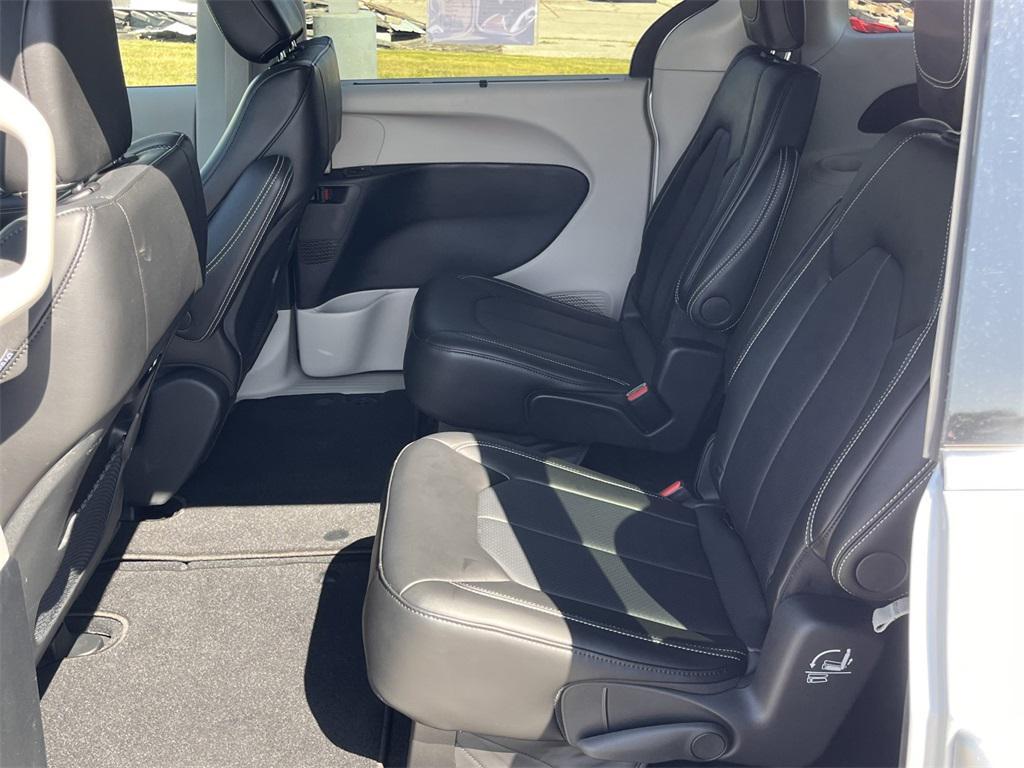 used 2024 Chrysler Pacifica car, priced at $35,417