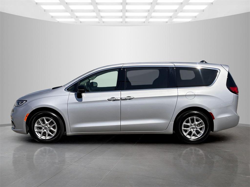 used 2024 Chrysler Pacifica car, priced at $35,417