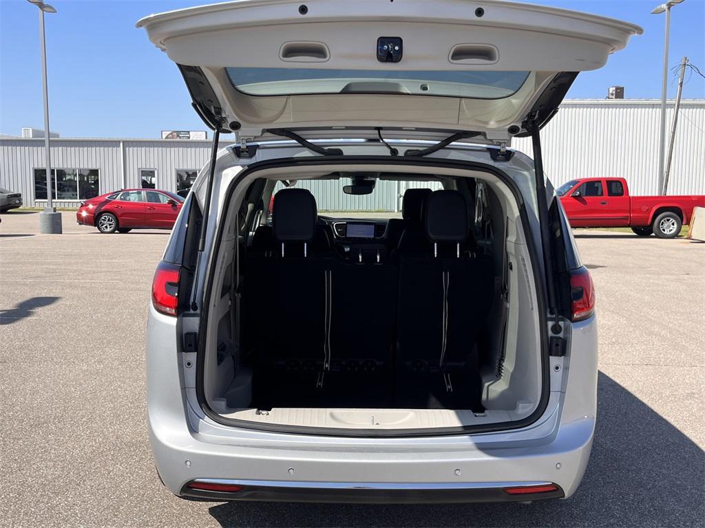 used 2024 Chrysler Pacifica car, priced at $35,417