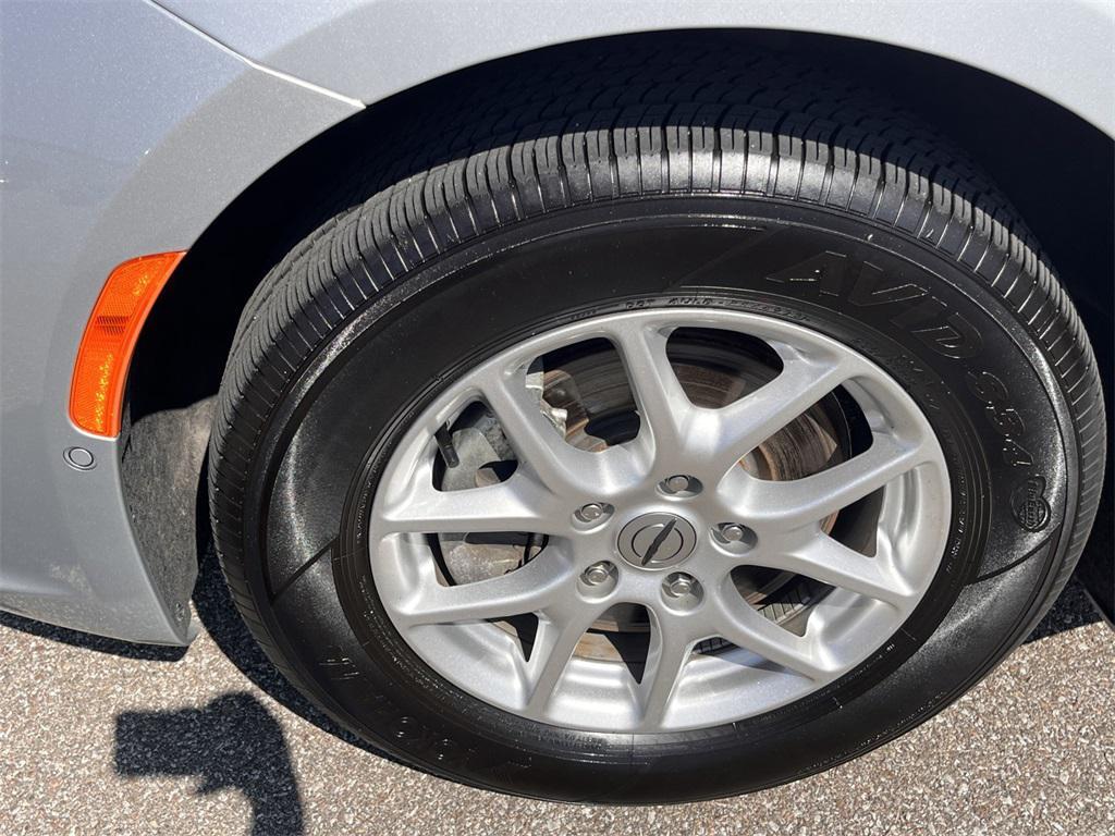 used 2024 Chrysler Pacifica car, priced at $35,417