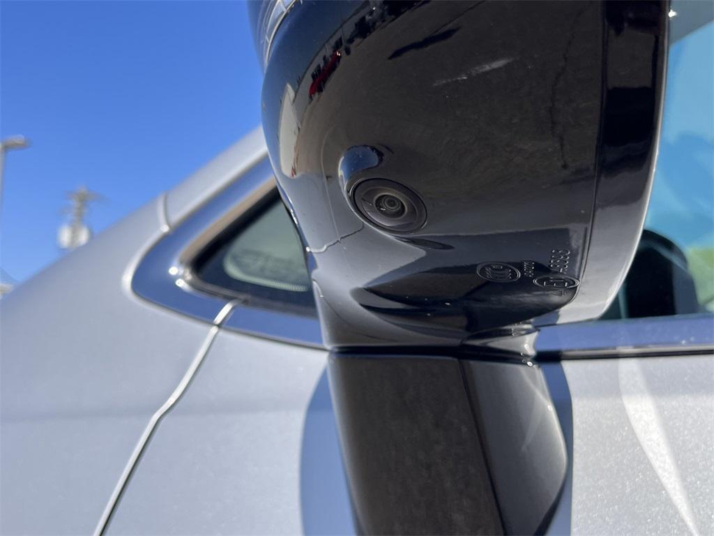 used 2024 Chrysler Pacifica car, priced at $35,417