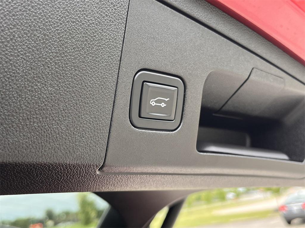 used 2024 Cadillac XT4 car, priced at $37,595