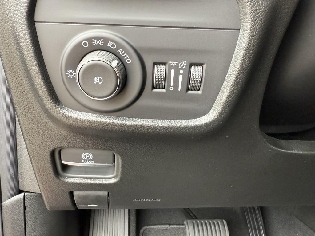 new 2025 Jeep Grand Cherokee car, priced at $55,985