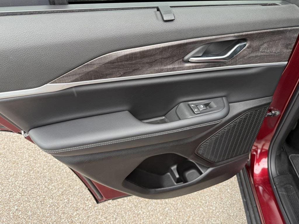 new 2025 Jeep Grand Cherokee car, priced at $55,985