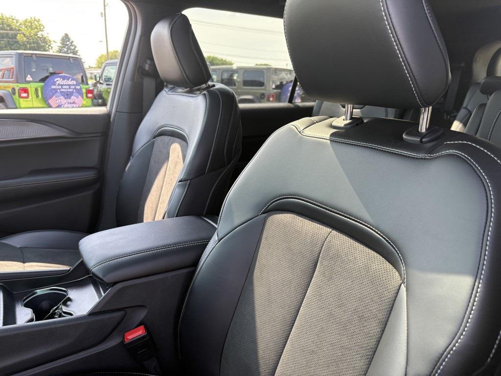 new 2025 Jeep Grand Cherokee L car, priced at $51,370