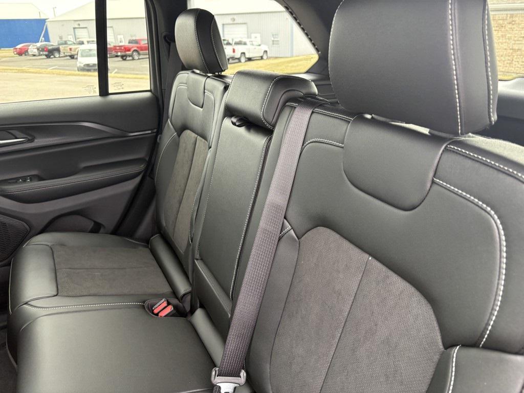new 2025 Jeep Grand Cherokee car, priced at $44,524