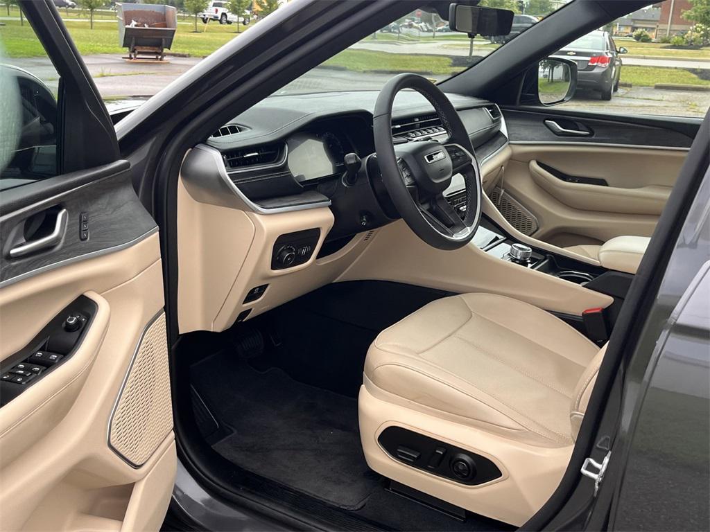 used 2025 Jeep Grand Cherokee L car, priced at $45,414