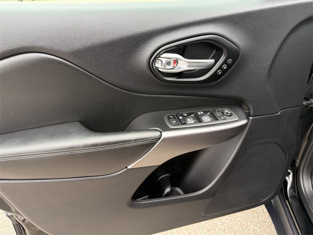 used 2022 Jeep Cherokee car, priced at $28,440