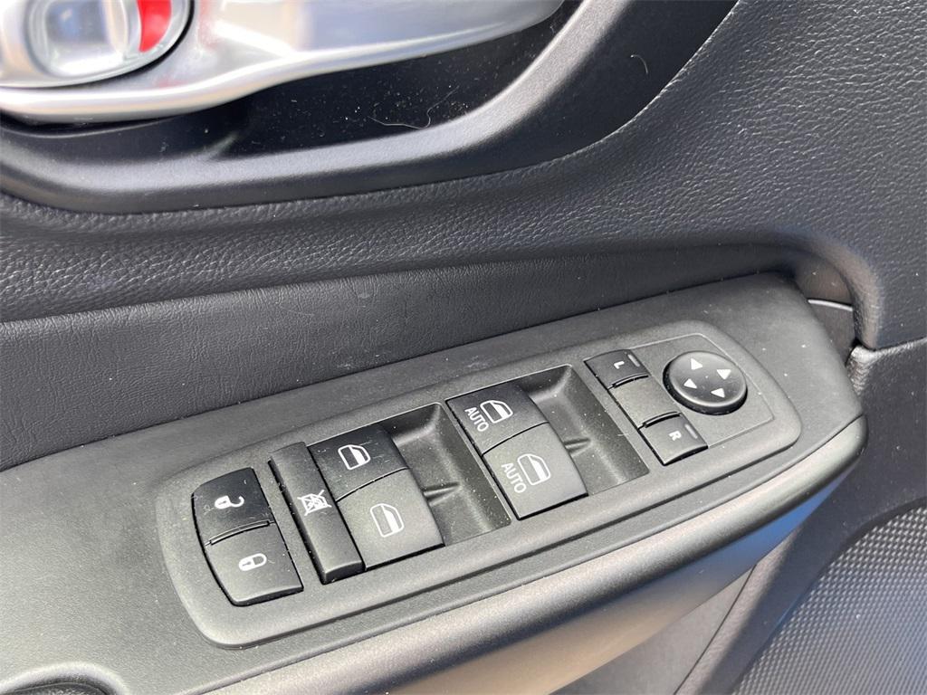 used 2022 Jeep Cherokee car, priced at $25,386