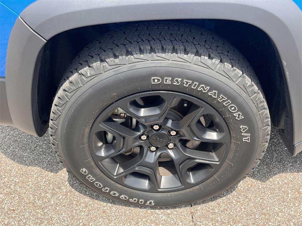 used 2022 Jeep Cherokee car, priced at $25,386