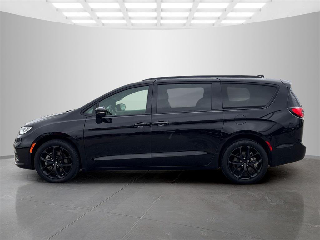 used 2024 Chrysler Pacifica car, priced at $39,979