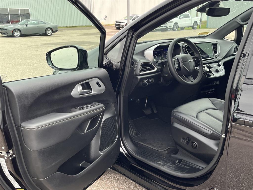 used 2024 Chrysler Pacifica car, priced at $39,979