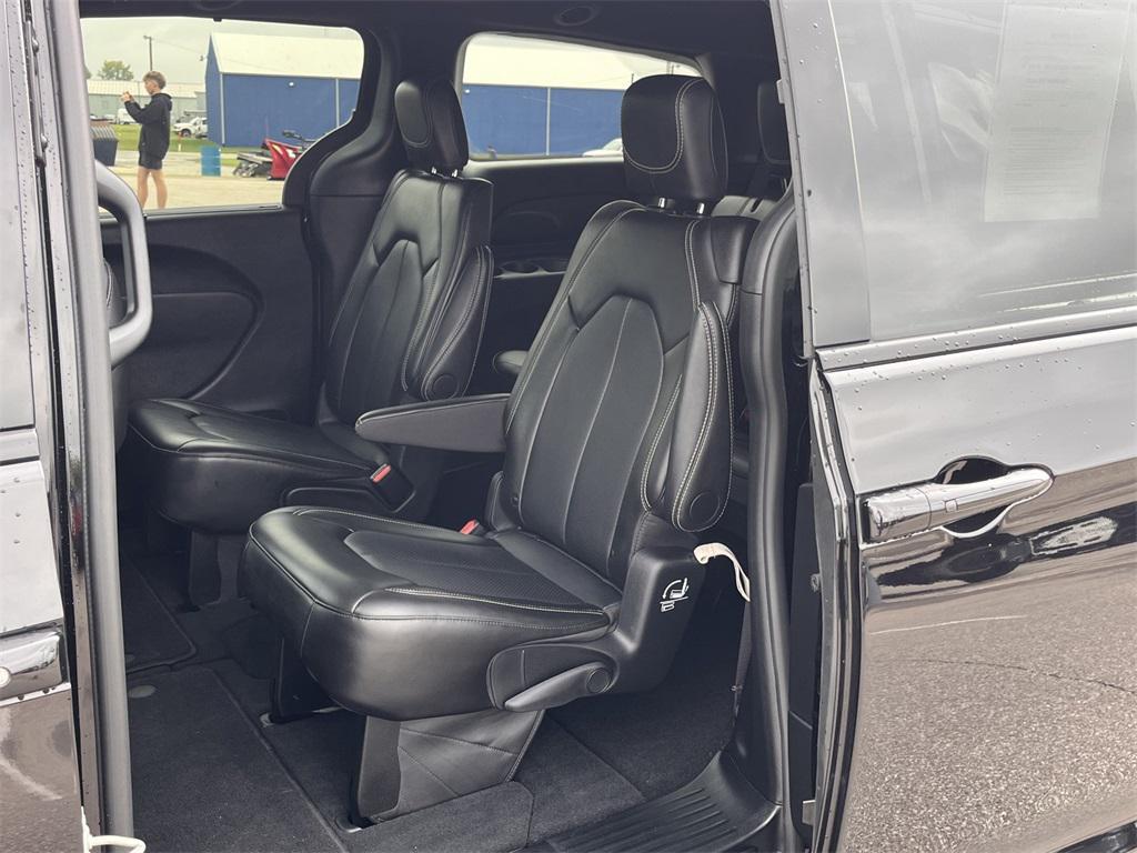 used 2024 Chrysler Pacifica car, priced at $39,979