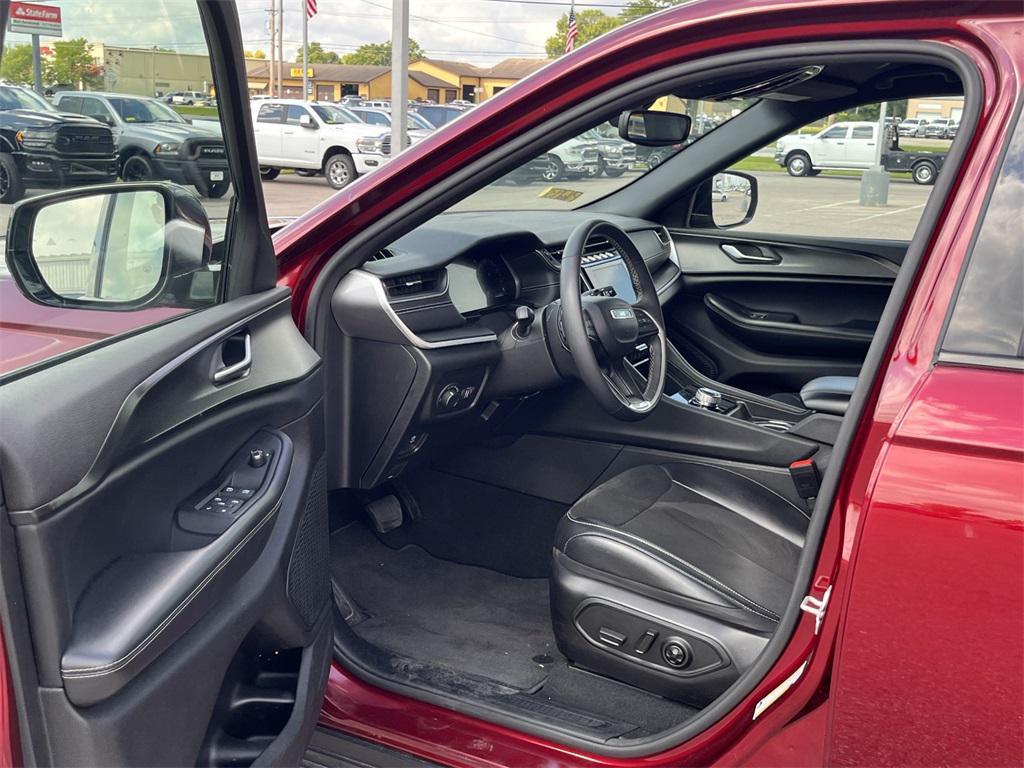 used 2024 Jeep Grand Cherokee car, priced at $31,940