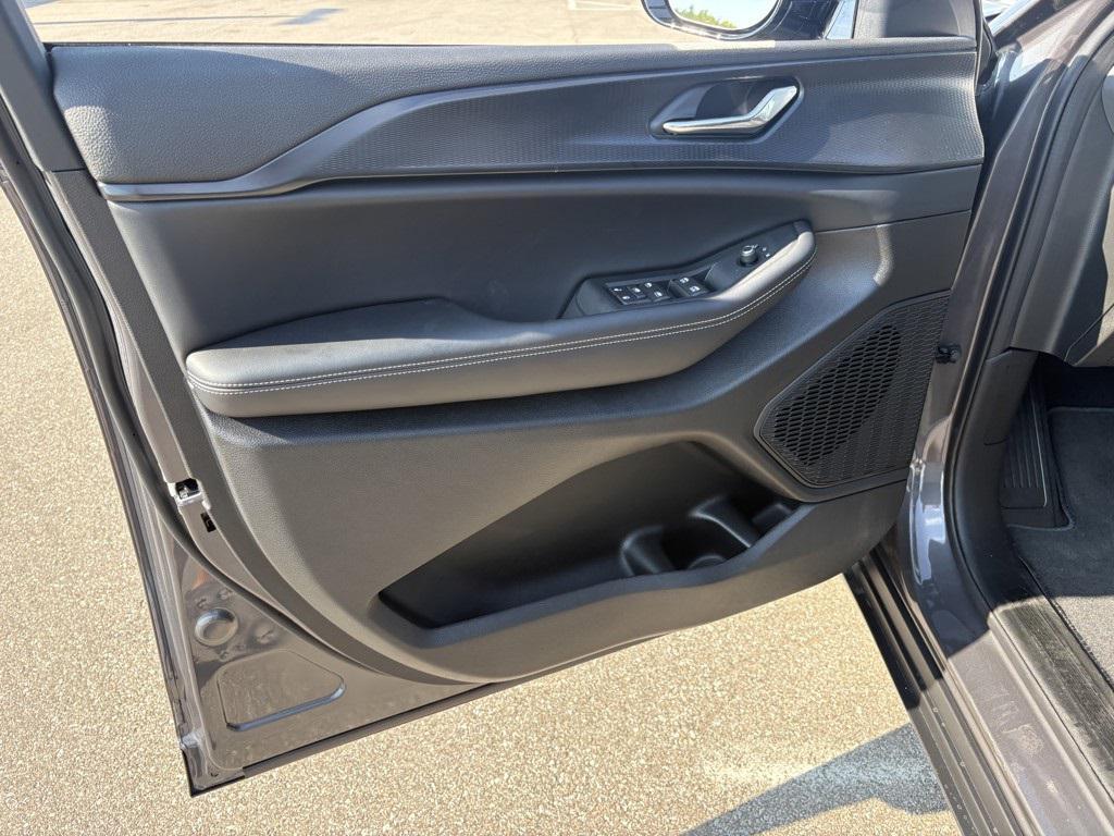new 2025 Jeep Grand Cherokee L car, priced at $48,230