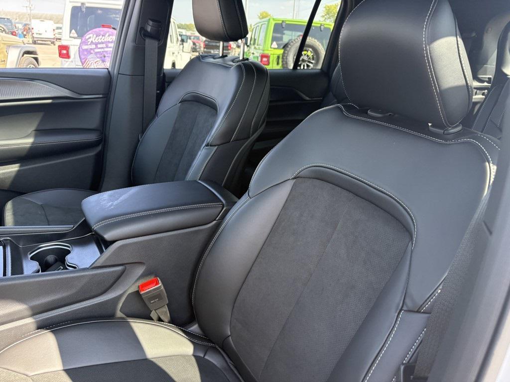 new 2025 Jeep Grand Cherokee L car, priced at $50,775