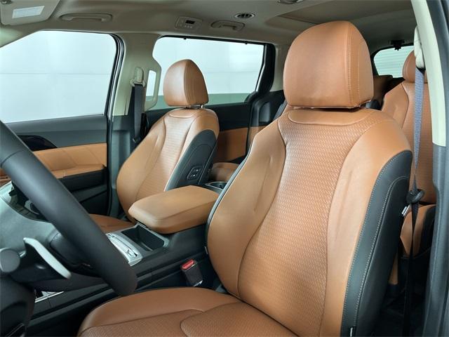 new 2025 Kia Carnival Hybrid car, priced at $55,316