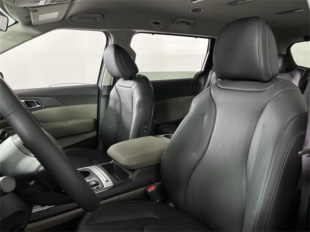 new 2025 Kia Carnival Hybrid car, priced at $43,523