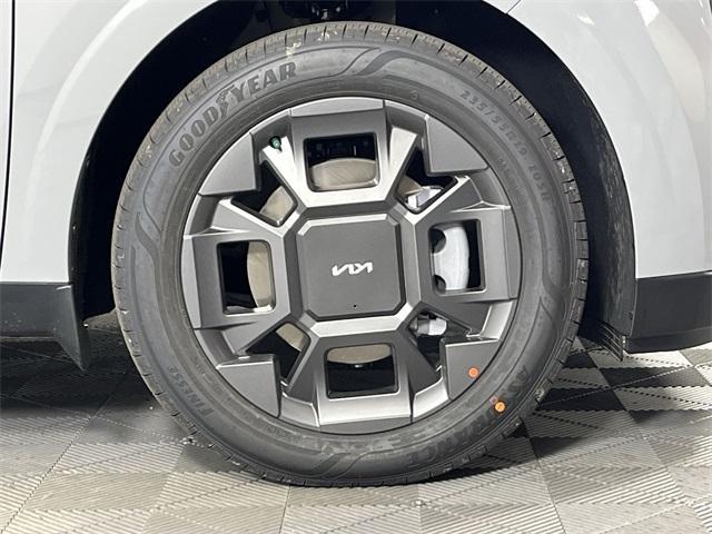 new 2025 Kia Carnival Hybrid car, priced at $43,523