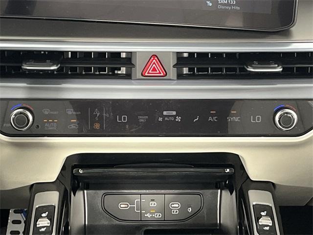 new 2025 Kia Sorento Hybrid car, priced at $44,569