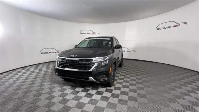 new 2025 Kia Seltos car, priced at $30,053