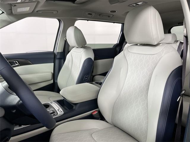 new 2025 Kia Carnival Hybrid car, priced at $52,486