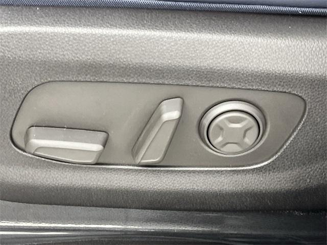 new 2025 Kia Carnival Hybrid car, priced at $52,486